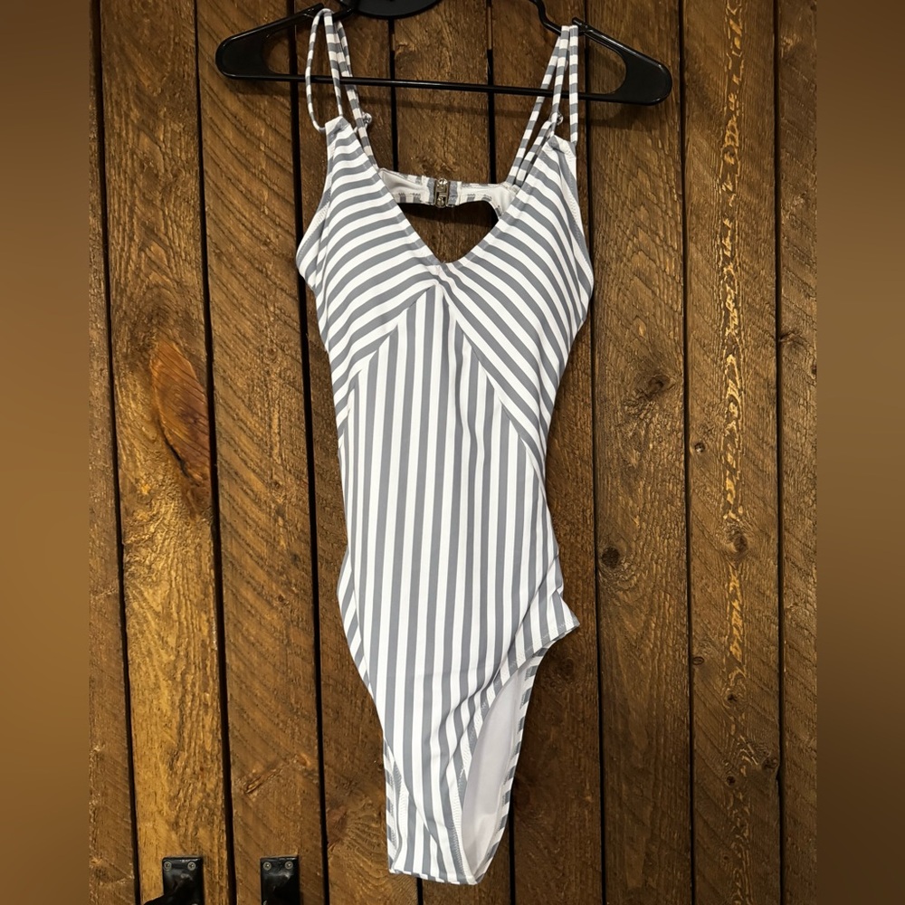 Cupshe Elegant White Swimsuit